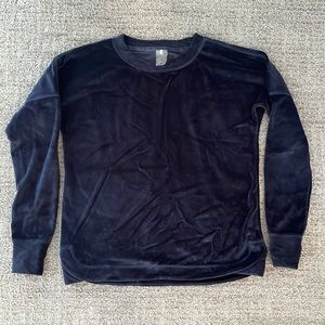 Women’s Calia by Carrie Underwood Velour Sweatshirt Navy size medium